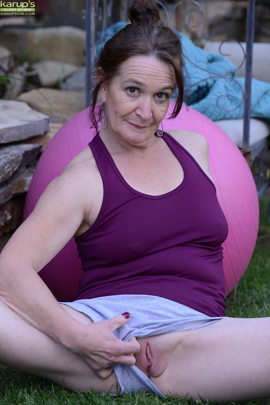 Mature Big Saggy Tits Outdoors - Saggy tits GILF works out for a bit and fingers herself outdoors -  IamXXX.com