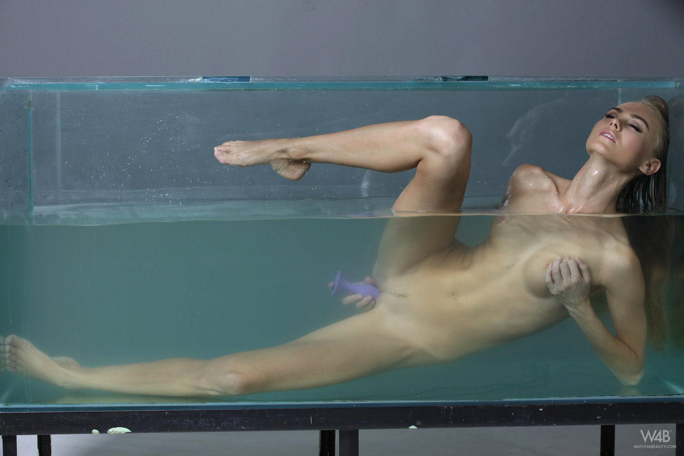 Betty fish tank nude