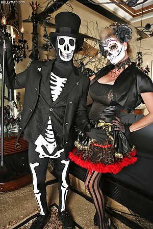 Kelly Madison in Kelly Madison: Day of the Dead-style sex session with the hottest-looking Calavera Catrina