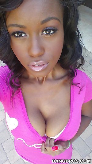 Jezabel Vessir in Brown Bunnies: Ebony bombshell dressed in purple plays her song and gets fucked